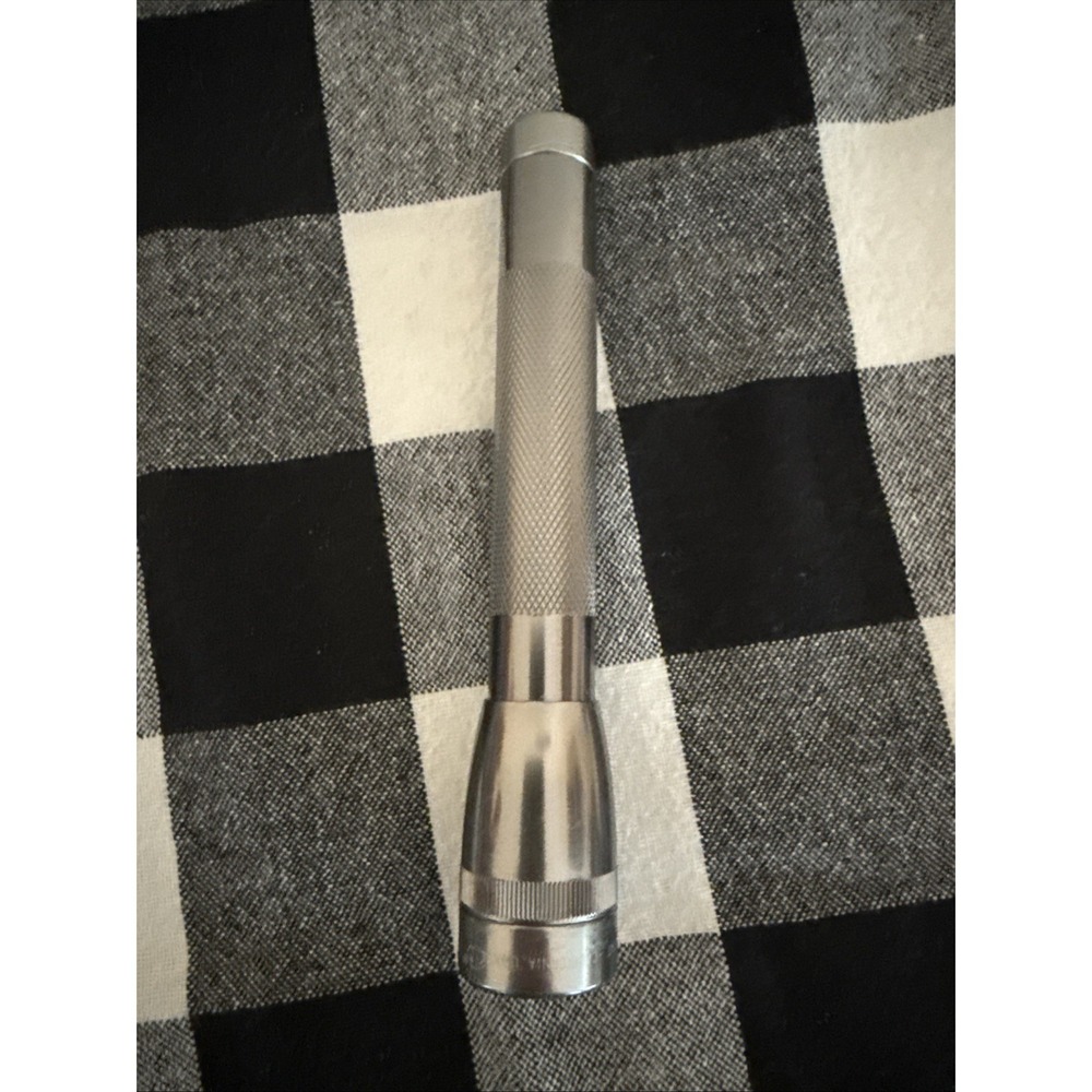 Mini MagLite 2 AA Incandescent Flashlight - Silver - TESTED - WORKING
